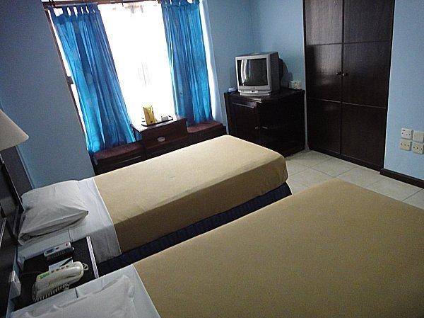 Batu Burok Beach Resort Куала-Тренгану Номер фото